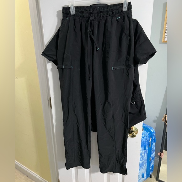 Size Large, black, jogger scrub set. - Picture 2 of 2